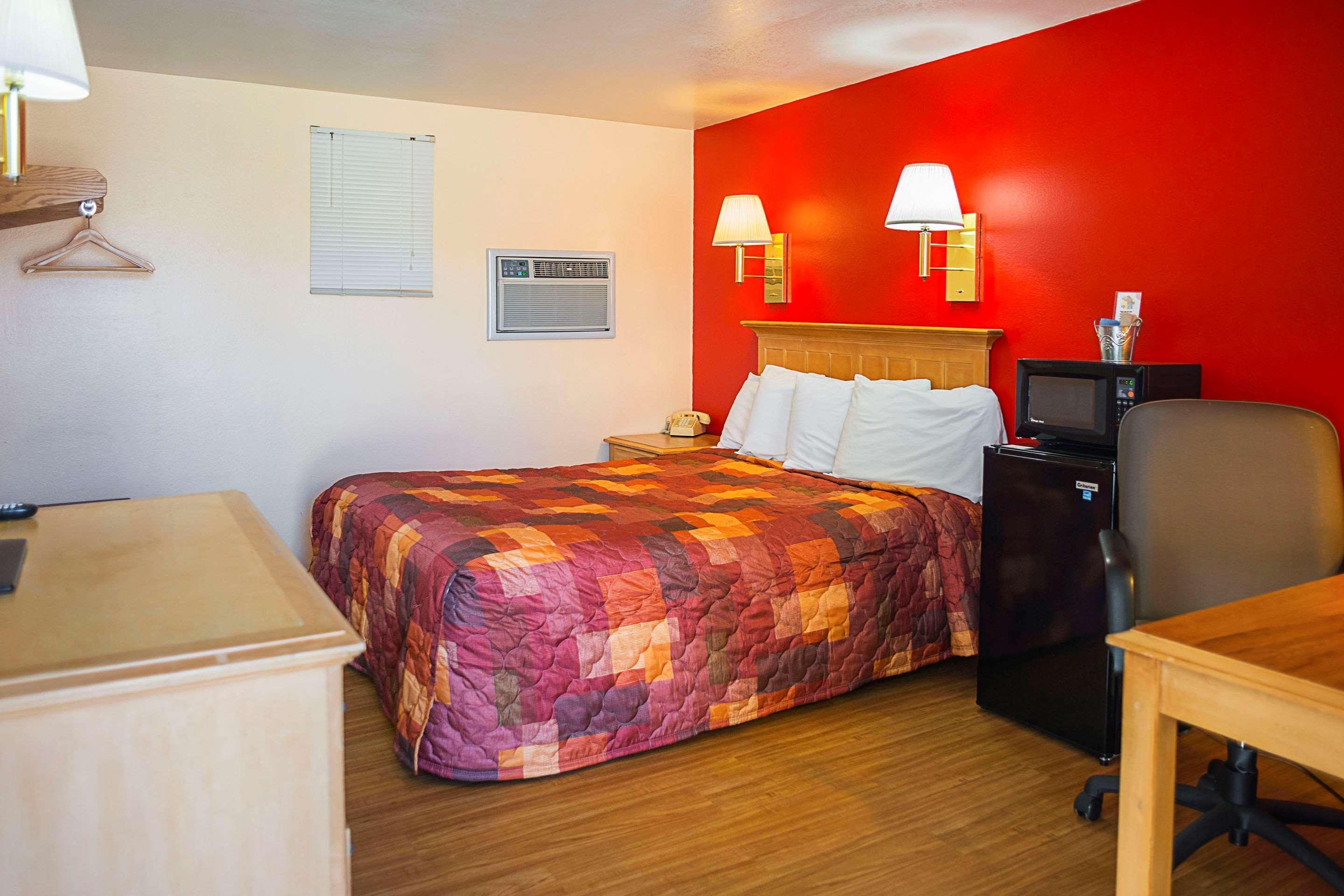 Rodeway Inn Buffalo Exterior photo