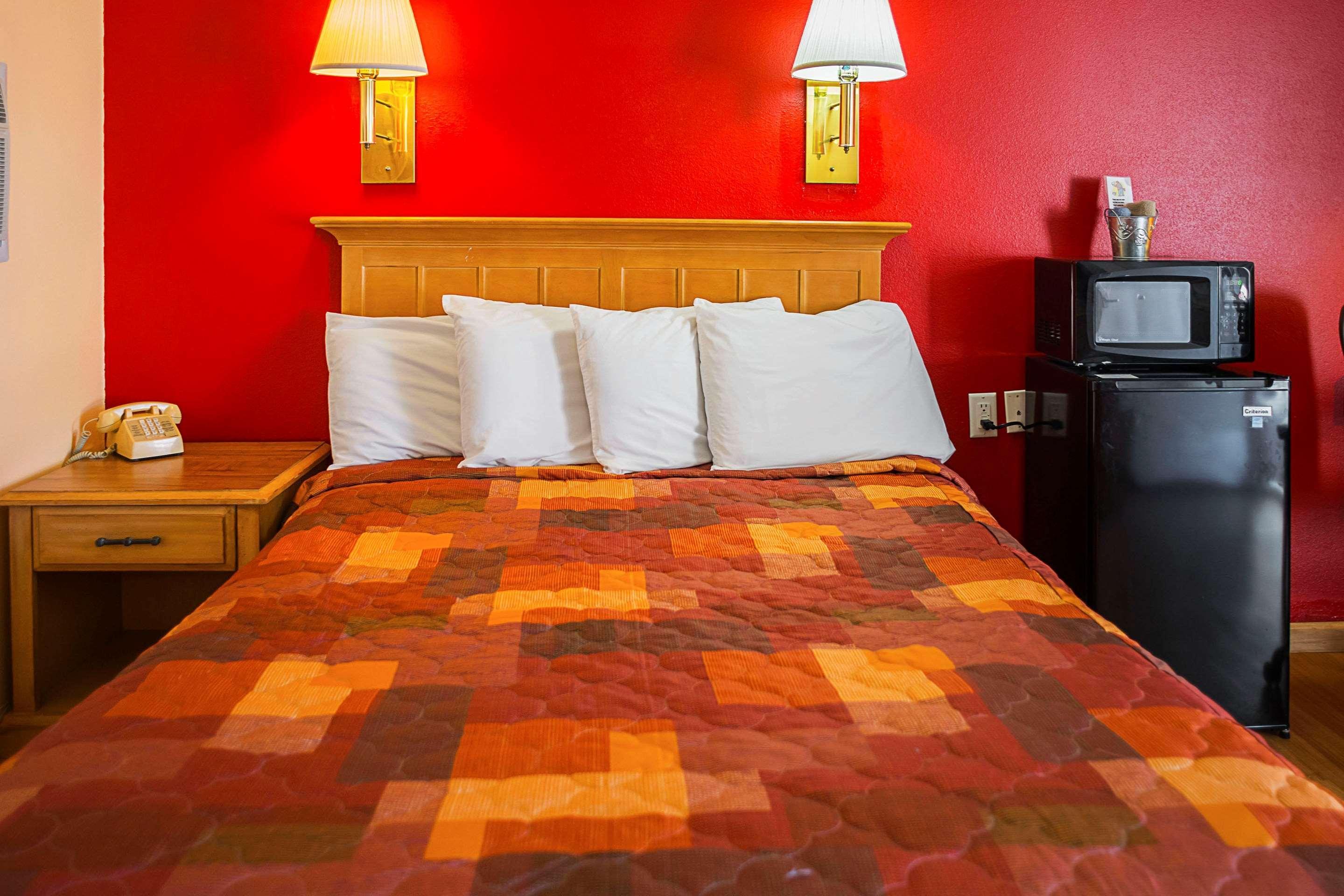 Rodeway Inn Buffalo Exterior photo